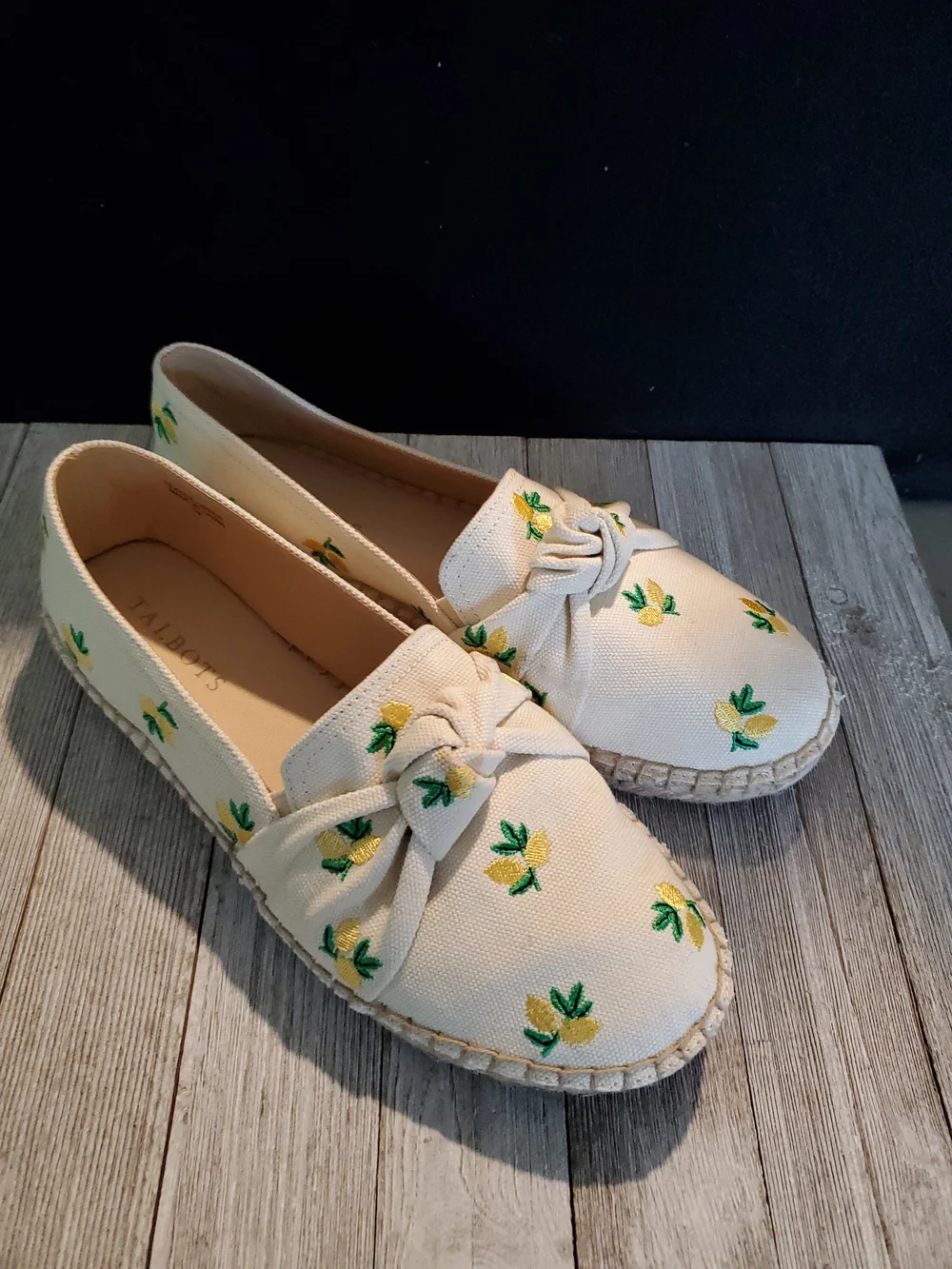 TALBOTS Women’s Cream Espadrille Flats with Yellow Lemon Embroidery Size 7M